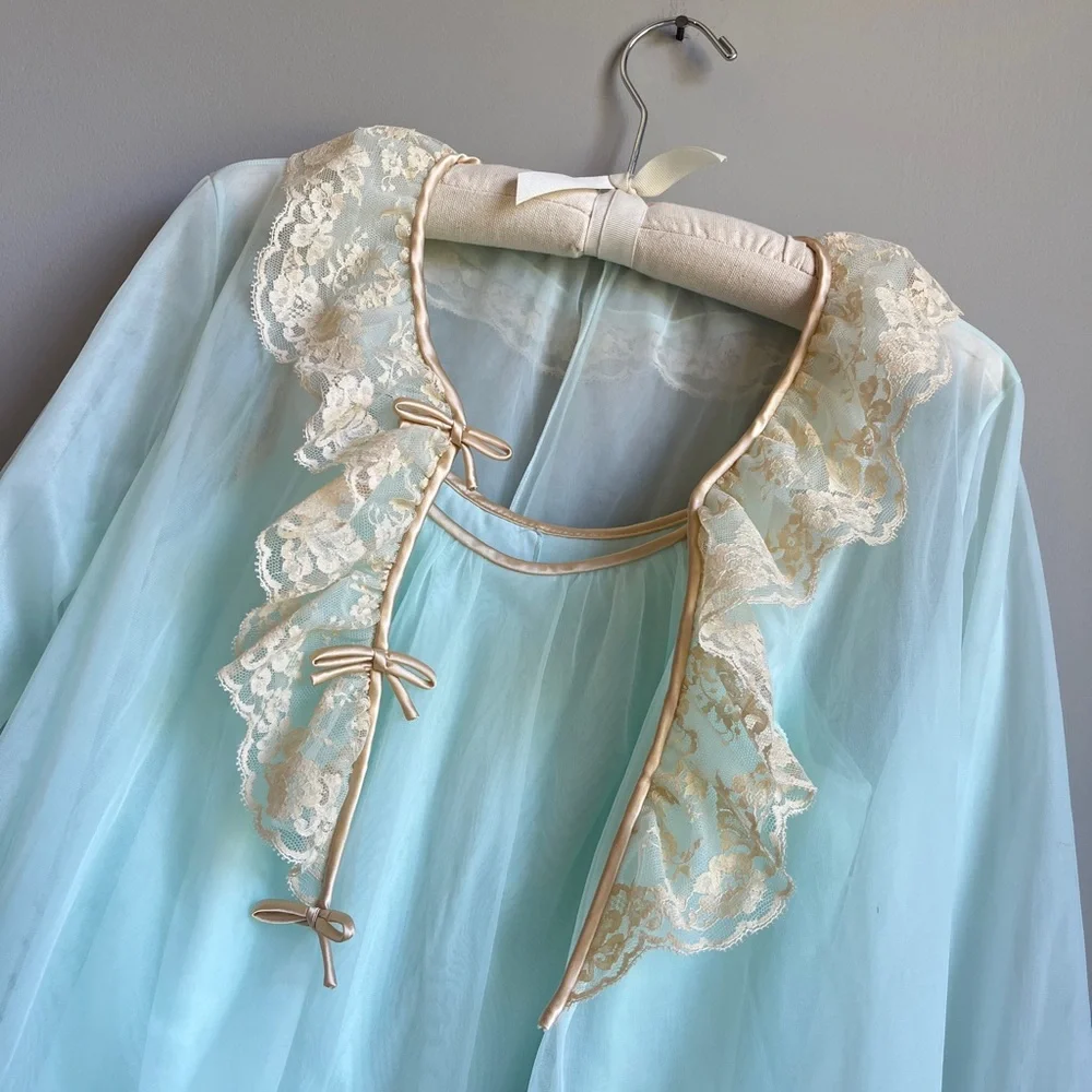 Vintage Vanity Fair 1960’s Mint Blue peignoir negligée nightie/robe set - Picture 10 of 11